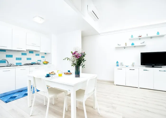 Casa Acqua Marina - Only 6 Steps From The Main Road Apartment *