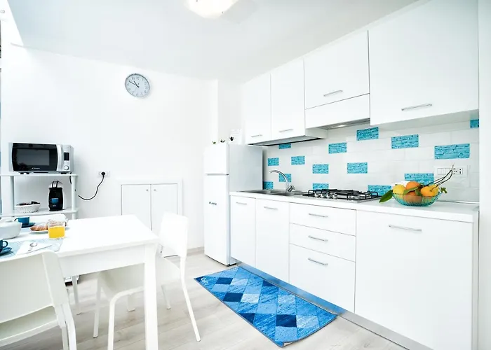 Casa Acqua Marina - Only 6 Steps From The Main Road Apartment