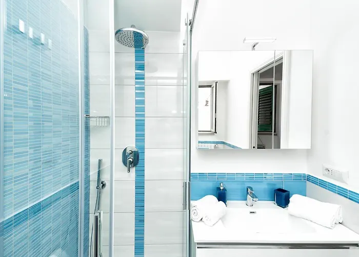 Casa Acqua Marina - Only 6 Steps From The Main Road Apartment *